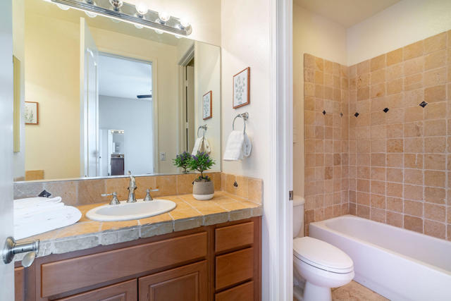 9 Shasta Lake Drive, Rancho Mirage CA: https://media.crmls.org/mediaz/77dc9f77-830c-4771-9d67-b30ea455b6dc.jpg