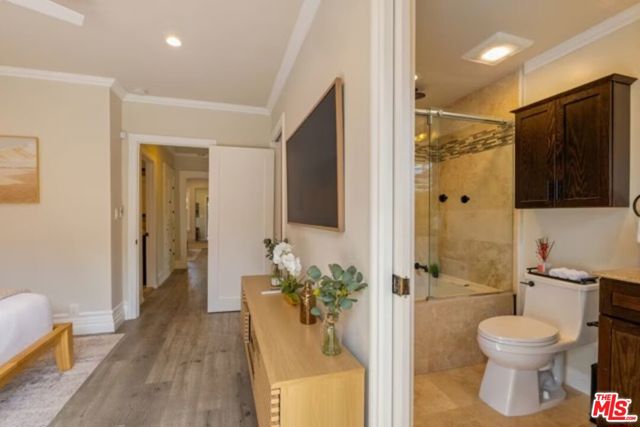 725 N Harvard Boulevard, Los Angeles CA: https://media.crmls.org/mediaz/77dd1442-d976-4e94-bb00-e616a53eb741.jpg