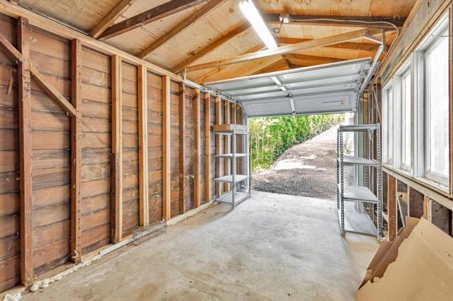 25 Overlake Court, Oakland CA: https://media.crmls.org/mediaz/77dd3560-f7ad-4228-ba9d-1b1c9d176327.jpg