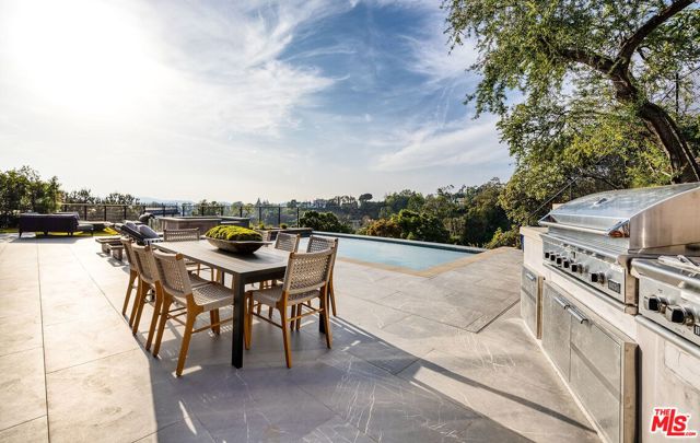 9153 Janice Place, Beverly Hills CA: https://media.crmls.org/mediaz/77dd438c-4273-499d-b948-ae6da711e63e.jpg