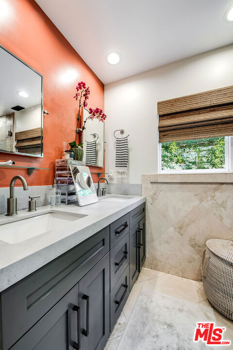 4635 Bellflower Avenue, North Hollywood CA: https://media.crmls.org/mediaz/77dd5573-4612-43c4-9462-064554c13459.jpg