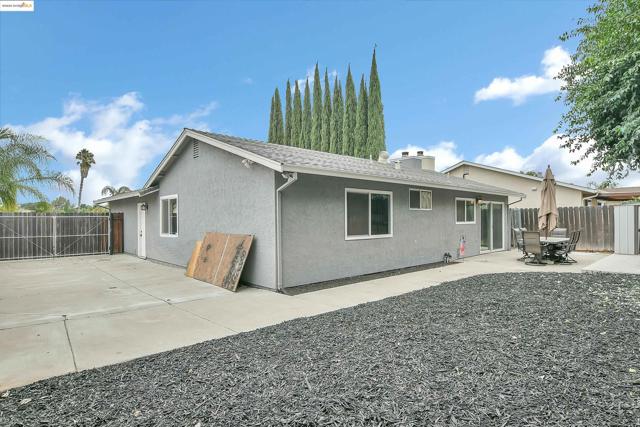 317 Lorenz Dr, Oakley CA: https://media.crmls.org/mediaz/77de10c2-c67b-49eb-9369-ac9411c8530d.jpg