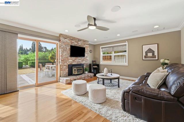 Image 14 of 40 For 2481 Palmira Pl