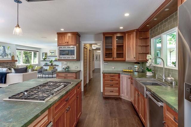 13250 Skyline Boulevard, Woodside CA: https://media.crmls.org/mediaz/77de7697-e50c-4e86-99d3-d0cbd5459da3.jpg
