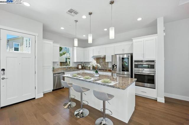 8360 Marine Way, Newark CA: https://media.crmls.org/mediaz/77dec507-17f1-4933-9941-9c9cde410ae8.jpg