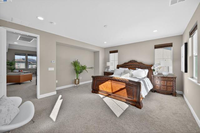 7058 Atlas Peak Dr, Dublin CA: https://media.crmls.org/mediaz/77ded02f-477a-4851-b727-b595ed08aacb.jpg
