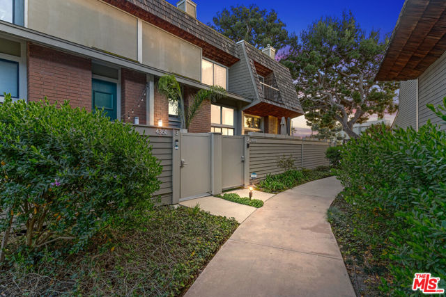 4360 Glencoe Avenue, Marina del Rey CA: https://media.crmls.org/mediaz/77def69b-5cf6-47b8-bcf0-bca8b94a29cc.jpg