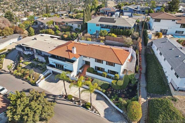 4367 Summit Dr, La Mesa CA: https://media.crmls.org/mediaz/77df01ab-8f0c-40c7-a5f7-cacae3506a35.jpg