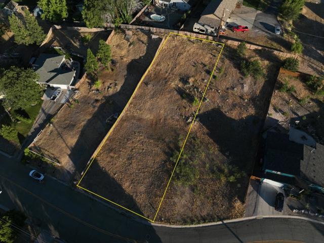 891 S Davis Avenue, Weed CA: https://media.crmls.org/mediaz/77df1a4e-f150-400d-9ba1-64c2c1e30133.jpg