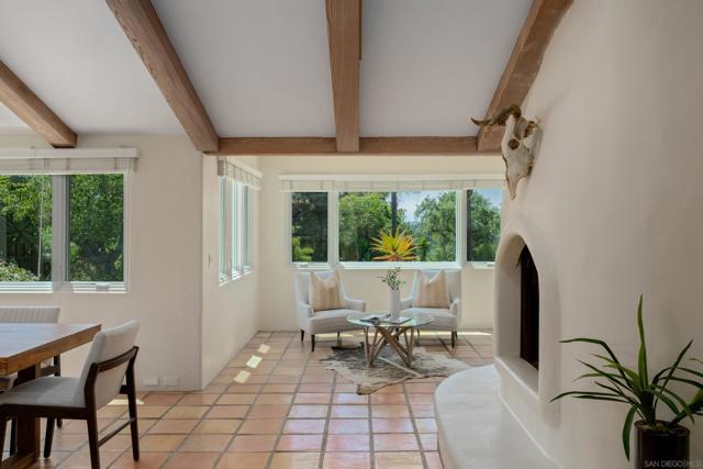 17716 Via De Fortuna, Rancho Santa Fe CA: https://media.crmls.org/mediaz/77e0f1e0-be83-4ade-9fe6-d766511170e8.jpg