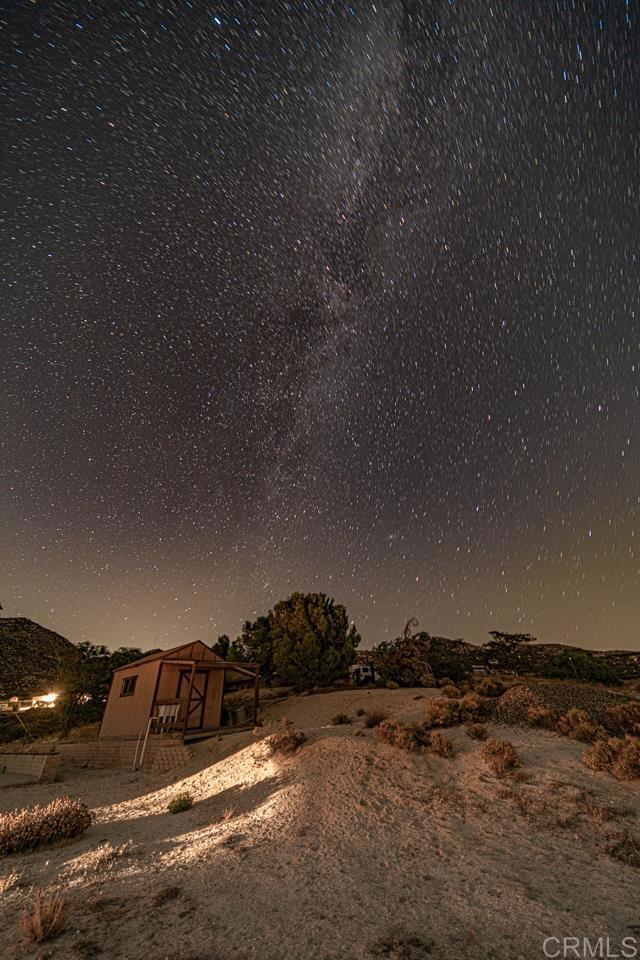 https://media.crmls.org/mediaz/77e1d12f-3f8d-4526-a69d-cd34a0d721f2.jpg?preset=X-Large