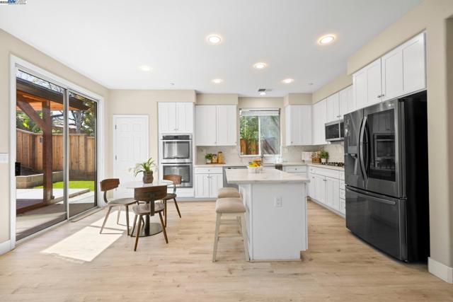 198 Continente Ave, Brentwood CA: https://media.crmls.org/mediaz/77e1ef59-d4de-414b-b39c-b764d3d5da36.jpg