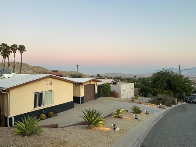 12300 Redbud Road, Desert Hot Springs CA: https://media.crmls.org/mediaz/77e20c4a-055f-4435-a542-0c285343cf07.jpg