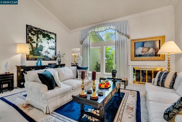 117 Alta Mesa Ct, Moraga CA: https://media.crmls.org/mediaz/77e269bd-37b5-486e-8fef-53ac231b0b33.jpg