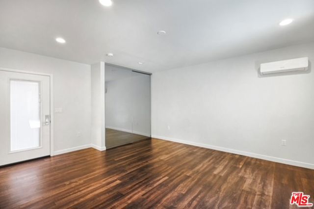 23018 Leonora Drive, Woodland Hills CA: https://media.crmls.org/mediaz/77e2ed5b-be82-46ee-a19b-5e546e237e46.jpg
