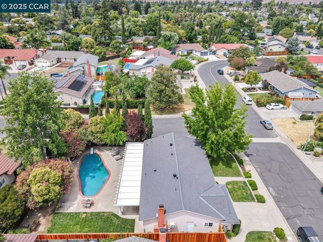 3812 Fernwood Ct, Concord CA: https://media.crmls.org/mediaz/77e30045-45be-425f-b542-50869ec0d539.jpg