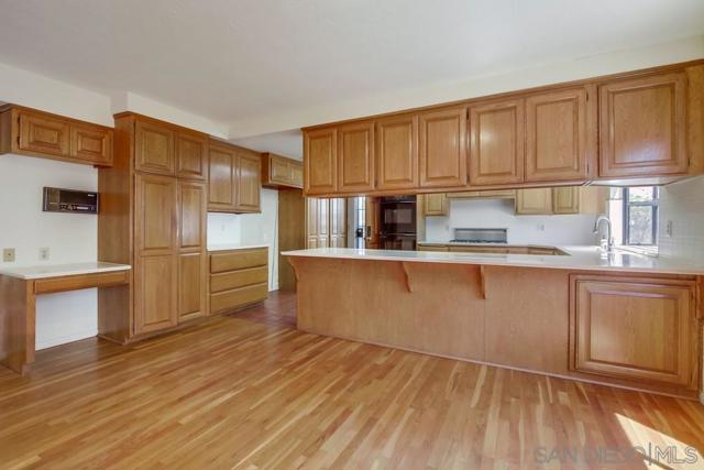 349 351 G Avenue, Coronado CA: https://media.crmls.org/mediaz/77e316ac-6e12-4fea-abc8-7e7f9572485a.jpg