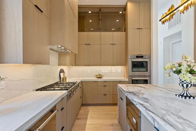 18071 Saratoga Los Gatos Road, Monte Sereno CA: https://media.crmls.org/mediaz/77e33f5e-0570-4ced-b32c-aeac166a6b1a.jpg