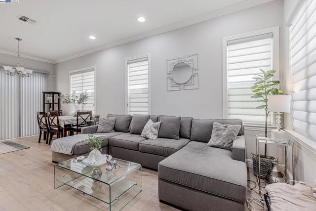 5079 Rowan Dr, San Ramon CA: https://media.crmls.org/mediaz/77e387a7-e304-488d-acec-79966e8ecb57.jpg