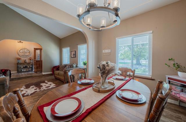 26891 Fonda Avenue, Madera CA: https://media.crmls.org/mediaz/77e39b26-23e2-43ad-b45c-5847b01f1d98.jpg