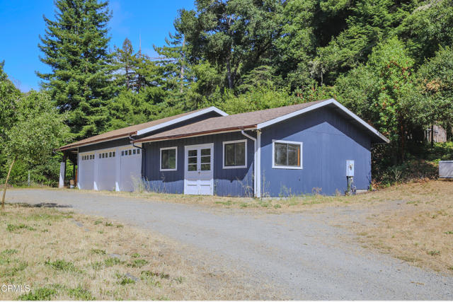 7950 Flynn Creek Road, Comptche CA: https://media.crmls.org/mediaz/77e41de9-f124-4357-bc24-0b0b68357377.jpg