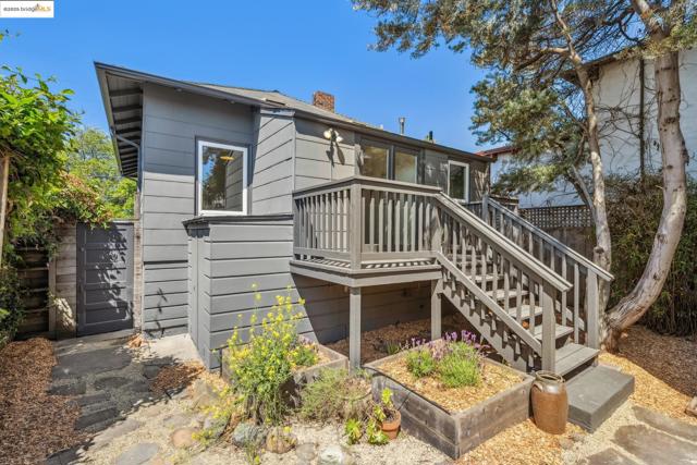 2705 Mathews St, Berkeley CA: https://media.crmls.org/mediaz/77e43d66-aac5-4ccc-abf0-725ed52f6c62.jpg