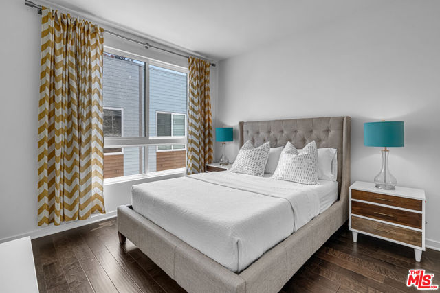 5633 Observation Lane, Los Angeles CA: https://media.crmls.org/mediaz/77e47ea4-8b06-419a-8f89-fc4bc722c102.jpg