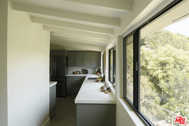 11764 Laurelcrest Drive, Studio City CA: https://media.crmls.org/mediaz/77e47fb6-2e84-4cf5-b5ab-bfc482e89c40.jpg