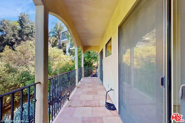 3311 Deronda Drive, Los Angeles CA: https://media.crmls.org/mediaz/77e48e53-6fec-4af2-aa46-f750b1430f07.jpg