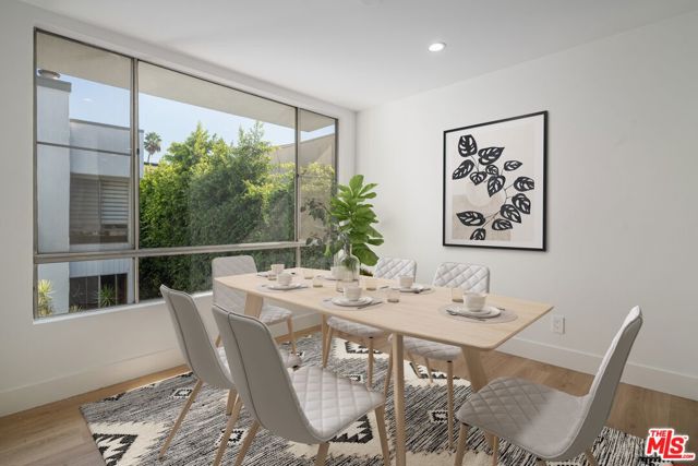 406 N Oakhurst Drive, Beverly Hills CA: https://media.crmls.org/mediaz/77e49142-a8e4-486f-8856-1eb6f981f160.jpg