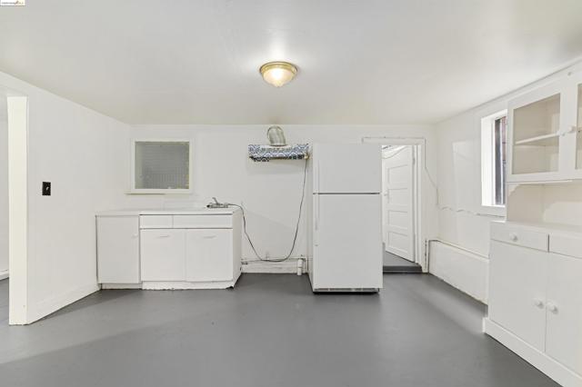 Image 29 of 42 For 2113 6th St  