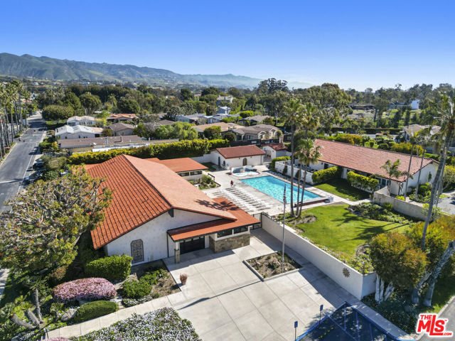 29500 Heathercliff Rd, Malibu CA: https://media.crmls.org/mediaz/77e4ece1-8eee-47e6-afec-0b4b7e010b94.jpg