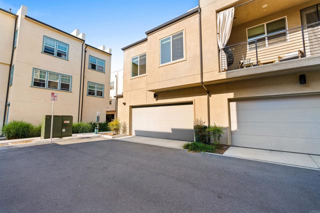 5212 Beachfront, San Diego CA: https://media.crmls.org/mediaz/77e58168-4e49-4dd9-b548-d725ba413c08.jpg