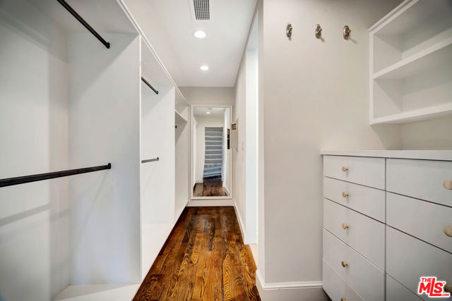 14071 Roblar Road, Sherman Oaks CA: https://media.crmls.org/mediaz/77e5c001-7d98-4e38-a4f7-7e4f0c2f481a.jpg