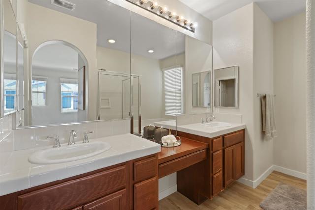 1445 Caminito Sicilia, Chula Vista CA: https://media.crmls.org/mediaz/77e626bc-024f-4ace-9903-178627f115a3.jpg