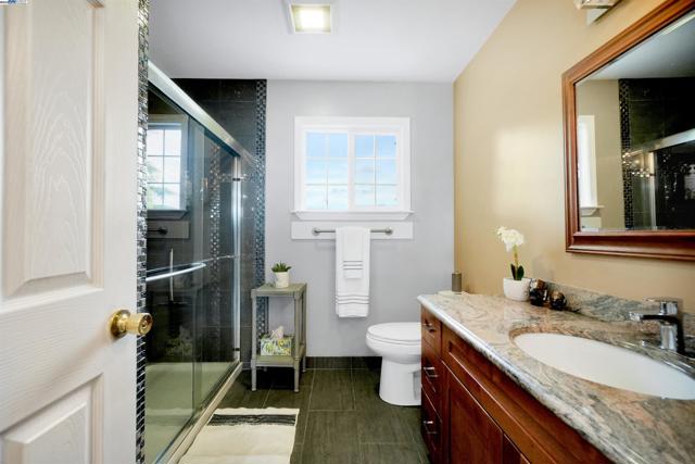 11868 Bloomington Way, Dublin CA: https://media.crmls.org/mediaz/77e6bb6c-7602-4bba-8218-2e59af87fca2.jpg