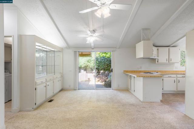 1201 Monument Blvd, Concord CA: https://media.crmls.org/mediaz/77e6c447-d78e-444e-ba5d-f183be4f0ffe.jpg