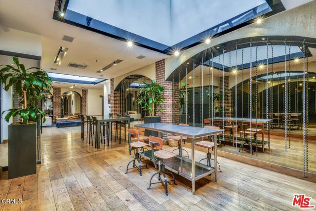 460 S Spring Street, Los Angeles CA: https://media.crmls.org/mediaz/77e71857-2108-4b86-af07-8d9848ab946b.jpg