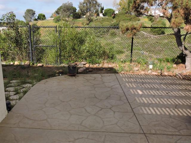 3164 W Fox Run Way, San Diego CA: https://media.crmls.org/mediaz/77e74202-4256-4eed-8055-7ee174dba2d6.jpg