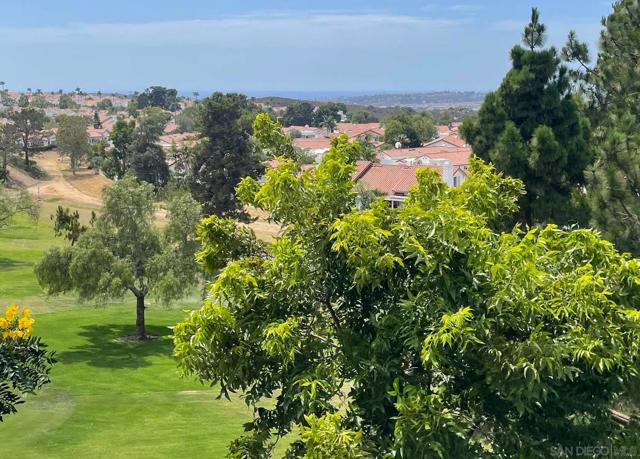 5002 Mycenae Way, Oceanside CA: https://media.crmls.org/mediaz/77e7c04a-b27e-4965-8049-f69d541cc99f.jpg