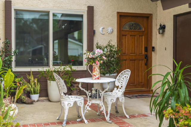 2653 N Broadmoor Avenue, Simi Valley CA: https://media.crmls.org/mediaz/77e87058-afe9-45e6-9407-2376f8aef34d.jpg