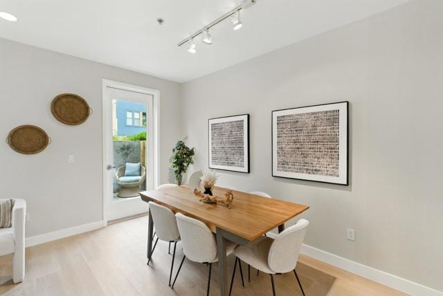 866 Altaire Walk, Palo Alto CA: https://media.crmls.org/mediaz/77e87fe8-b498-47ac-8044-5e3d8094b80b.jpg