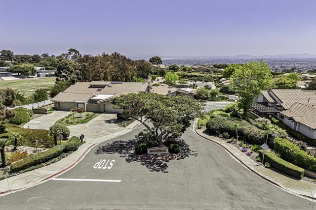 6375 Via Cabrera, La Jolla CA: https://media.crmls.org/mediaz/77e88964-357d-45dd-914d-2810cd468840.jpg