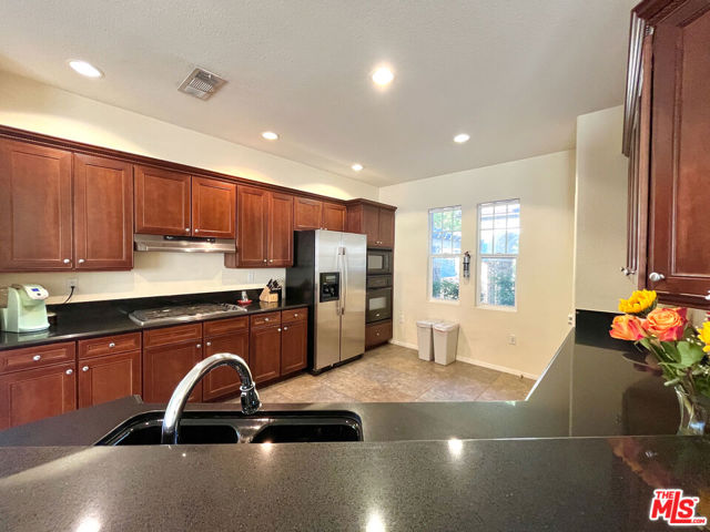 16414 W Nicklaus Drive,  CA: https://media.crmls.org/mediaz/77e8e511-73c0-4f69-93b6-6b10f3ad6e5b.jpg