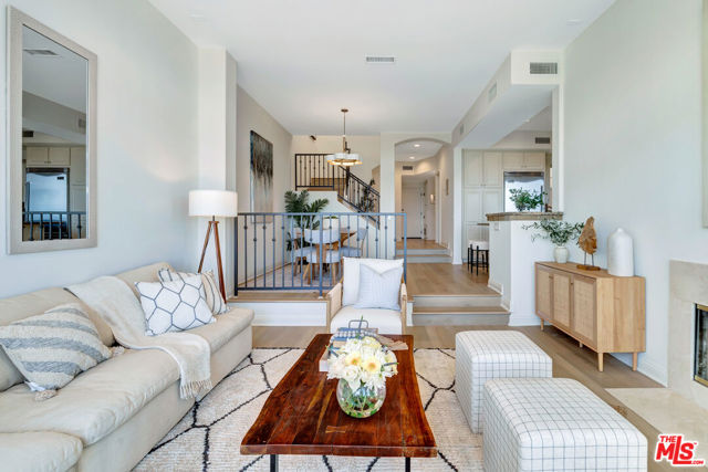 6412 Lunita Road, Malibu CA: https://media.crmls.org/mediaz/77e9405b-75f8-4367-972d-91dbd1a40877.jpg