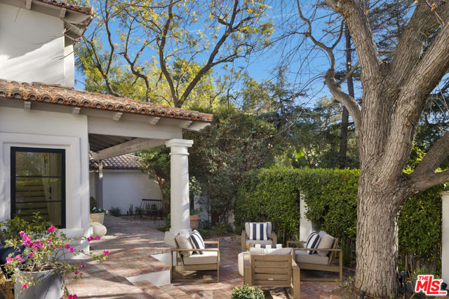 13439 Java Drive, Los Angeles CA: https://media.crmls.org/mediaz/77e9ce86-345e-4467-b7e7-7302c2f43bb4.jpg