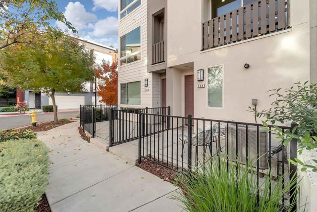 308 Flinder Place, San Jose CA: https://media.crmls.org/mediaz/77e9e45f-22f0-463e-b8e4-3ac77d3433d4.jpg