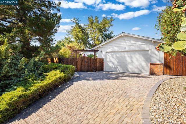 11 Lindsey Ct, Pleasant Hill, California 94523, 3 Bedrooms Bedrooms, ,2 BathroomsBathrooms,Single Family Residence,For Sale,Lindsey Ct,41112398