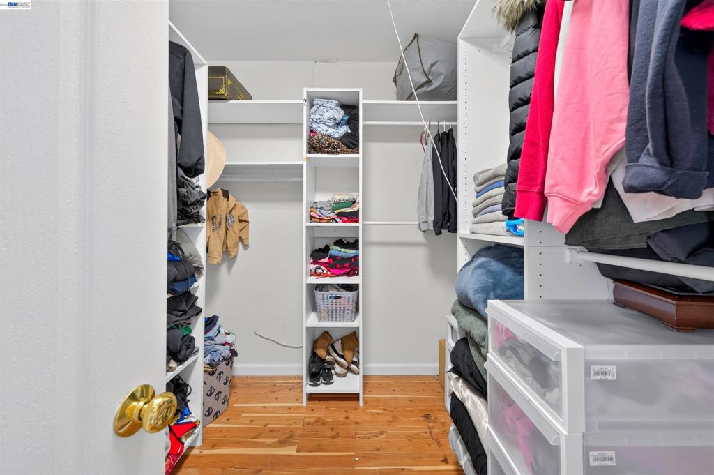 https://media.crmls.org/mediaz/77ea43ab-87ff-4b0d-a394-a42ad5525cc5.jpg?preset=X-Large