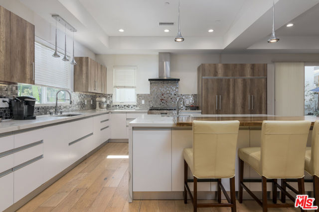 2022 Harriman Lane, Redondo Beach, California 90278, 5 Bedrooms Bedrooms, ,4 BathroomsBathrooms,Residential,Sold,Harriman,24456453